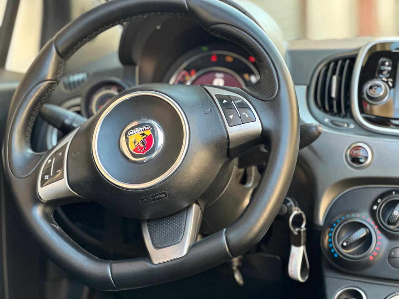 Abarth 500C 1.4 Turbo T-Jet Custom