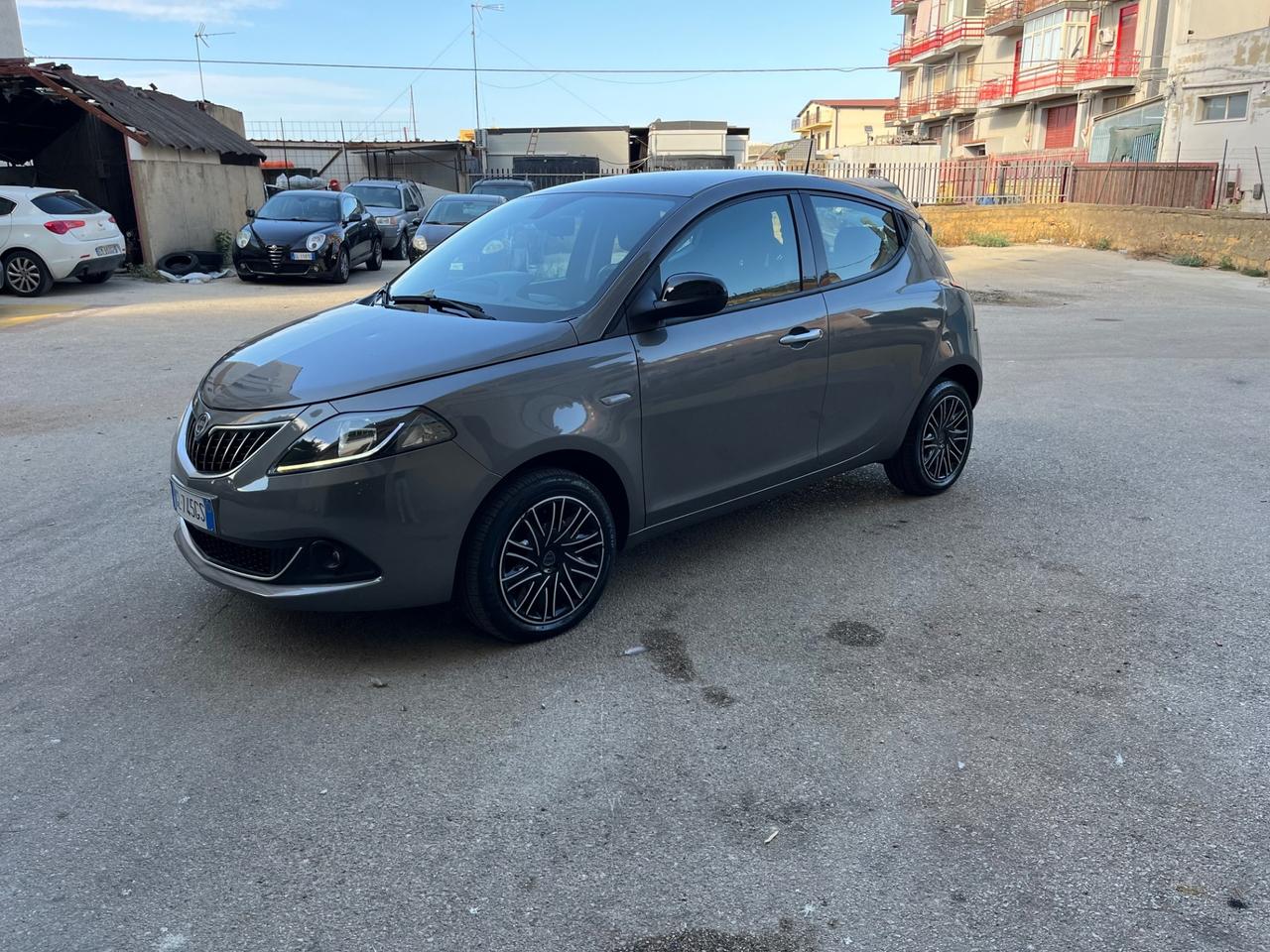 Lancia Ypsilon 1.0 S&S Hybryd Gold