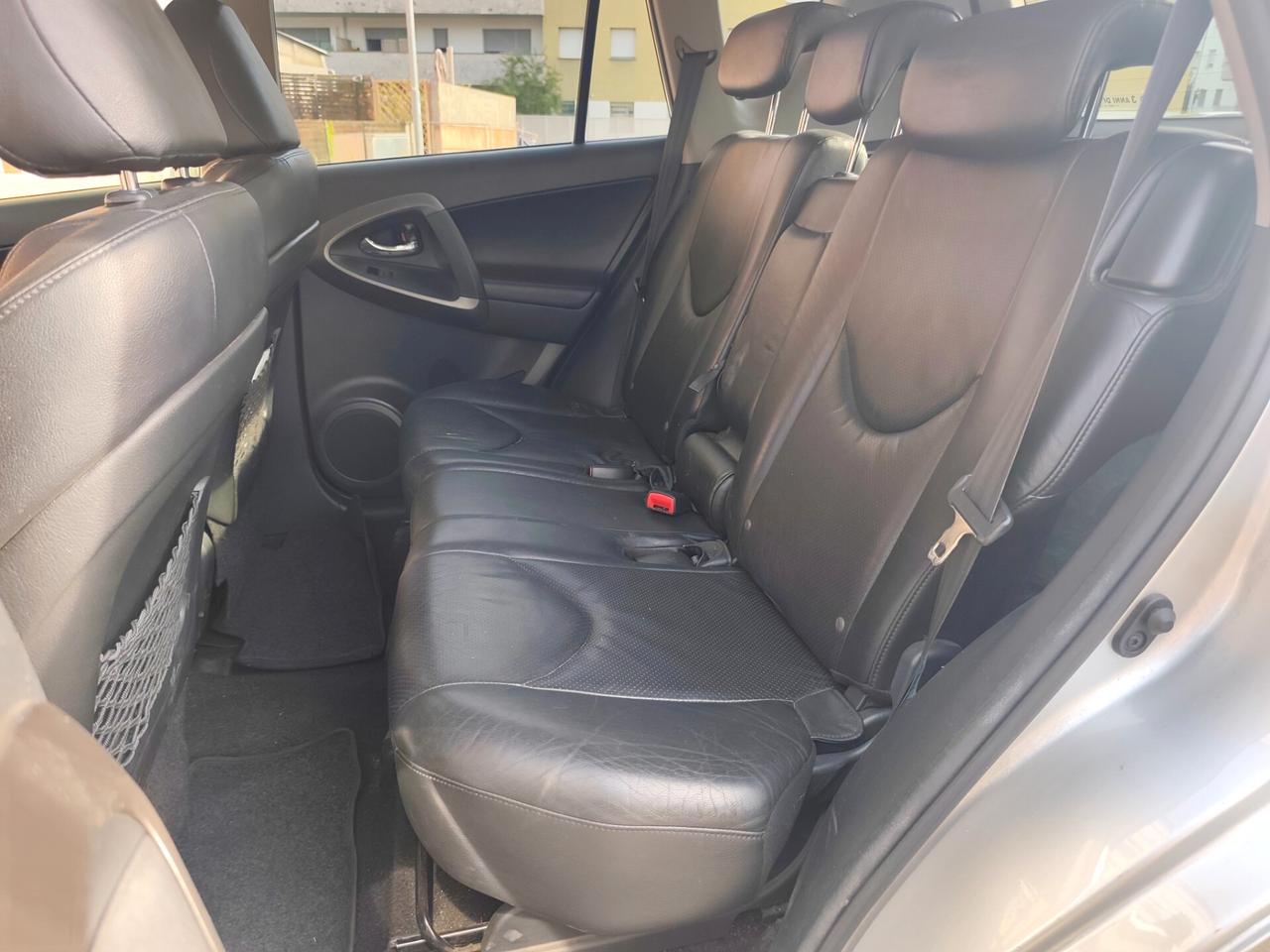Toyota RAV4 4x4 automatico 2.2 D-Cat A/T 150 CV Luxury