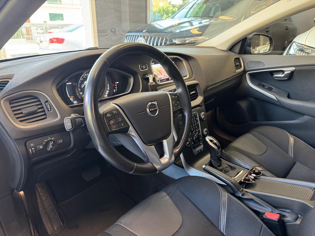 Volvo V40 D2 Geartronic Business Plus