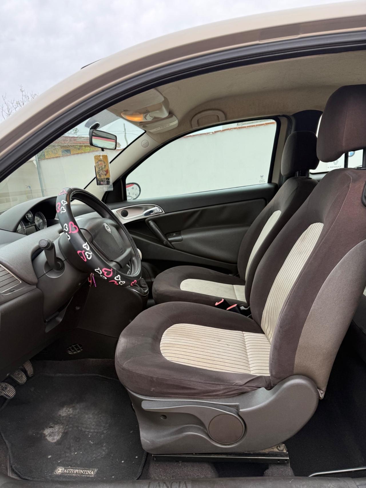 Lancia Ypsilon 1.3 MJT 75 CV Platino