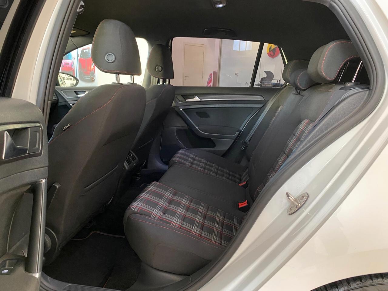 Volkswagen Golf GTI Performance 2.0 TSI 245 CV DSG