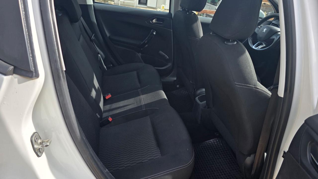 Peugeot 208 1.5 Blue-HDi 102 CV 2018 E6 ACTIVE € 6.900,00