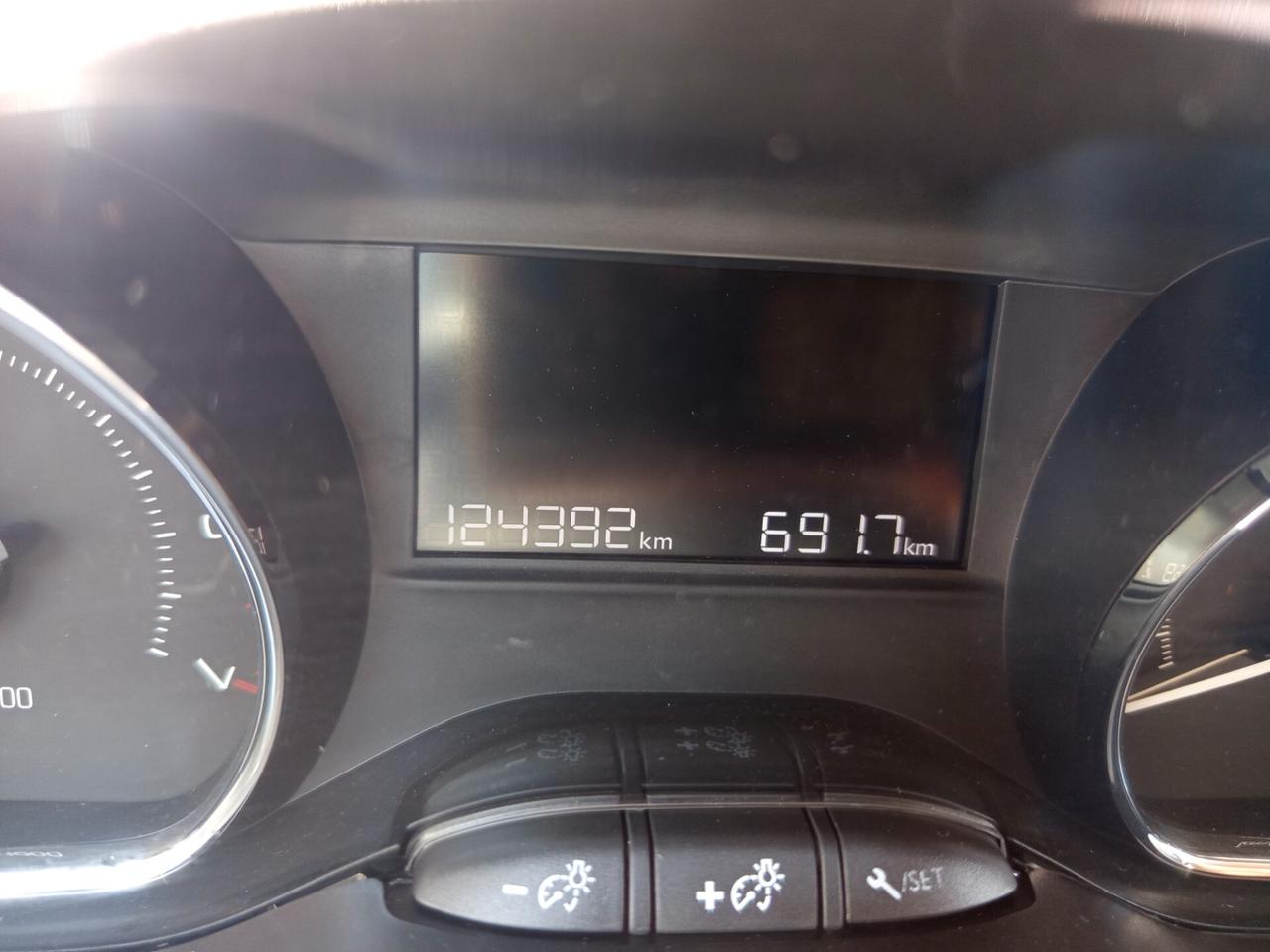 Peugeot 2008 1.2 VTi 82CV Allure