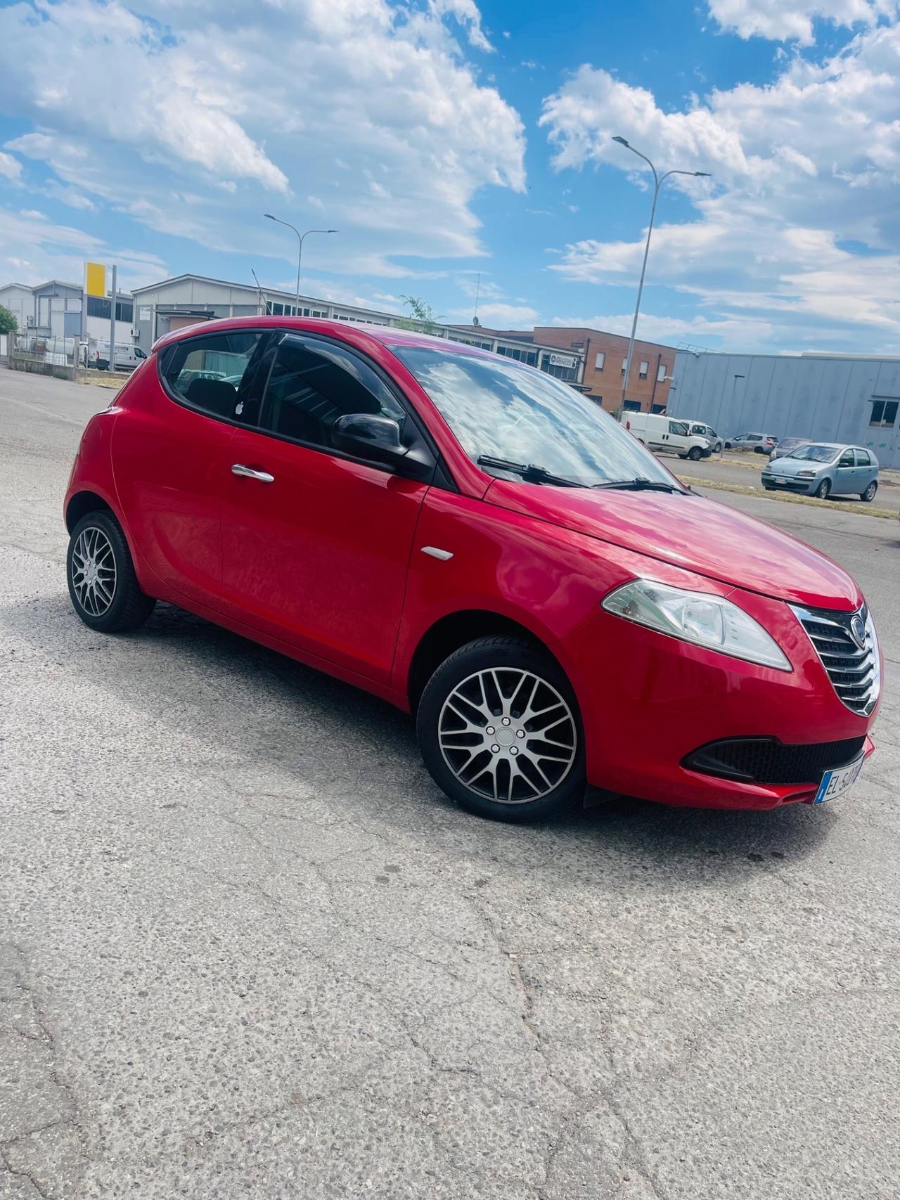 Lancia Ypsilon 1.2 69 CV 5 porte GPL Ecochic Silver