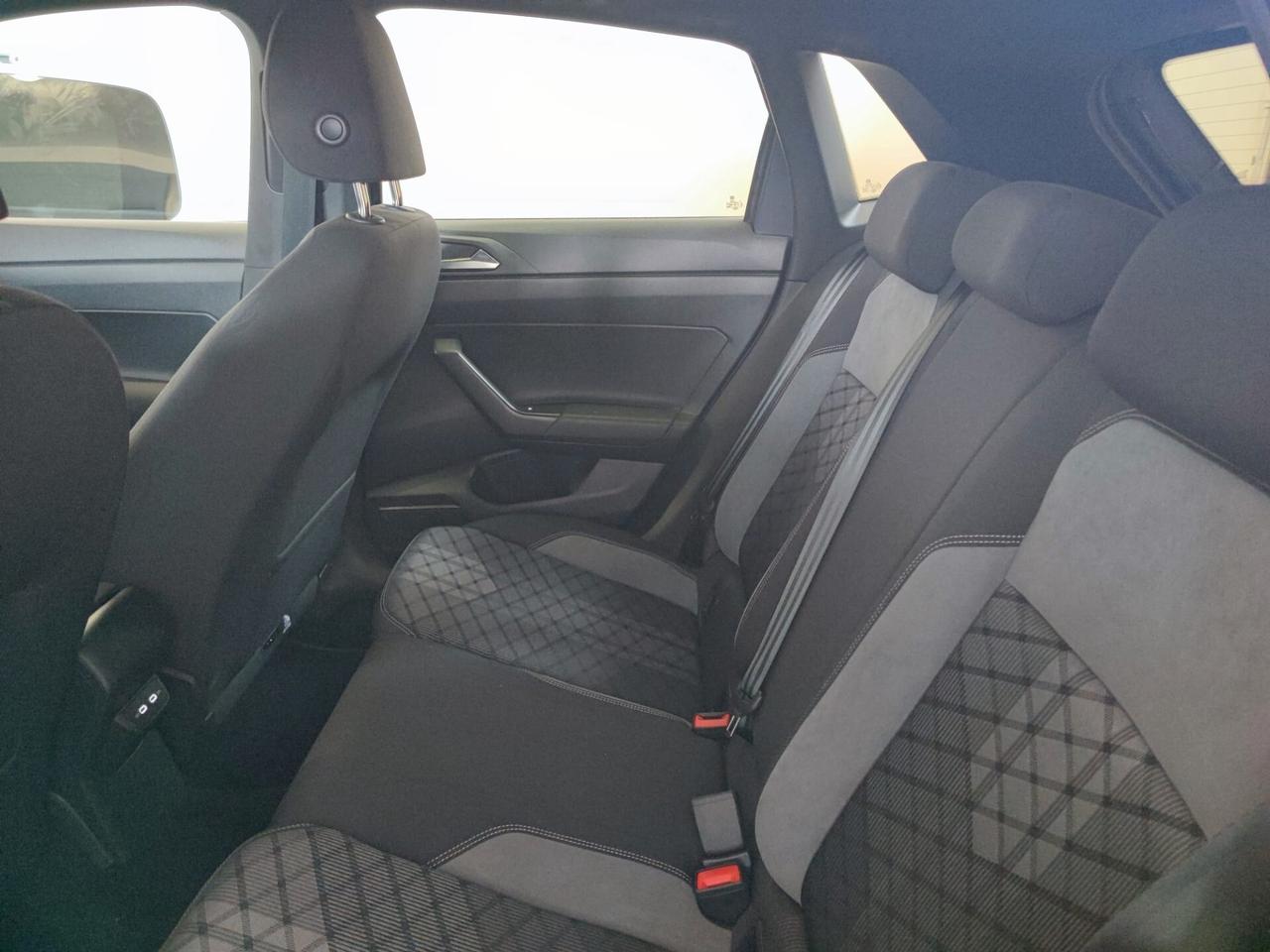 Volkswagen Polo 1.0 TSI DSG R-Line