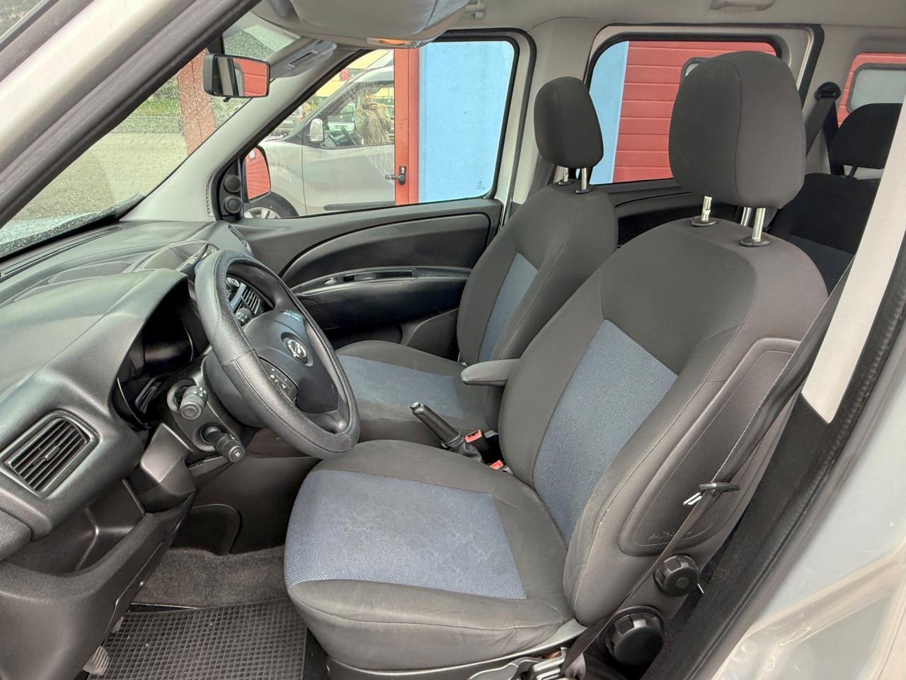 Opel Combo 1.6 allestito auto per disabili