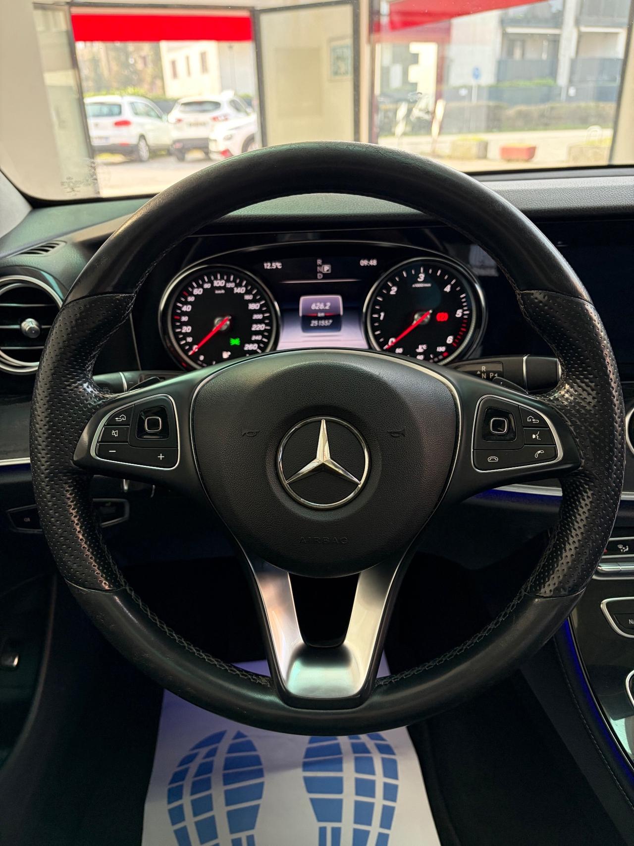 Mercedes-benz E 220 4 Matic Premium Plus