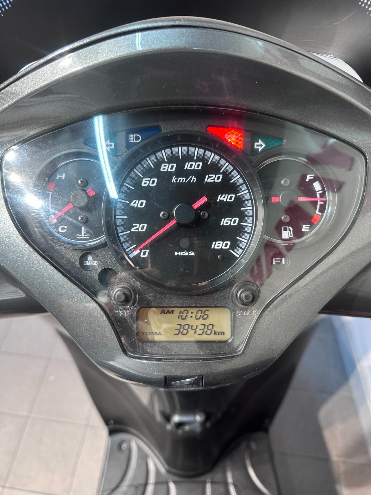 Honda SH 300 i total grey