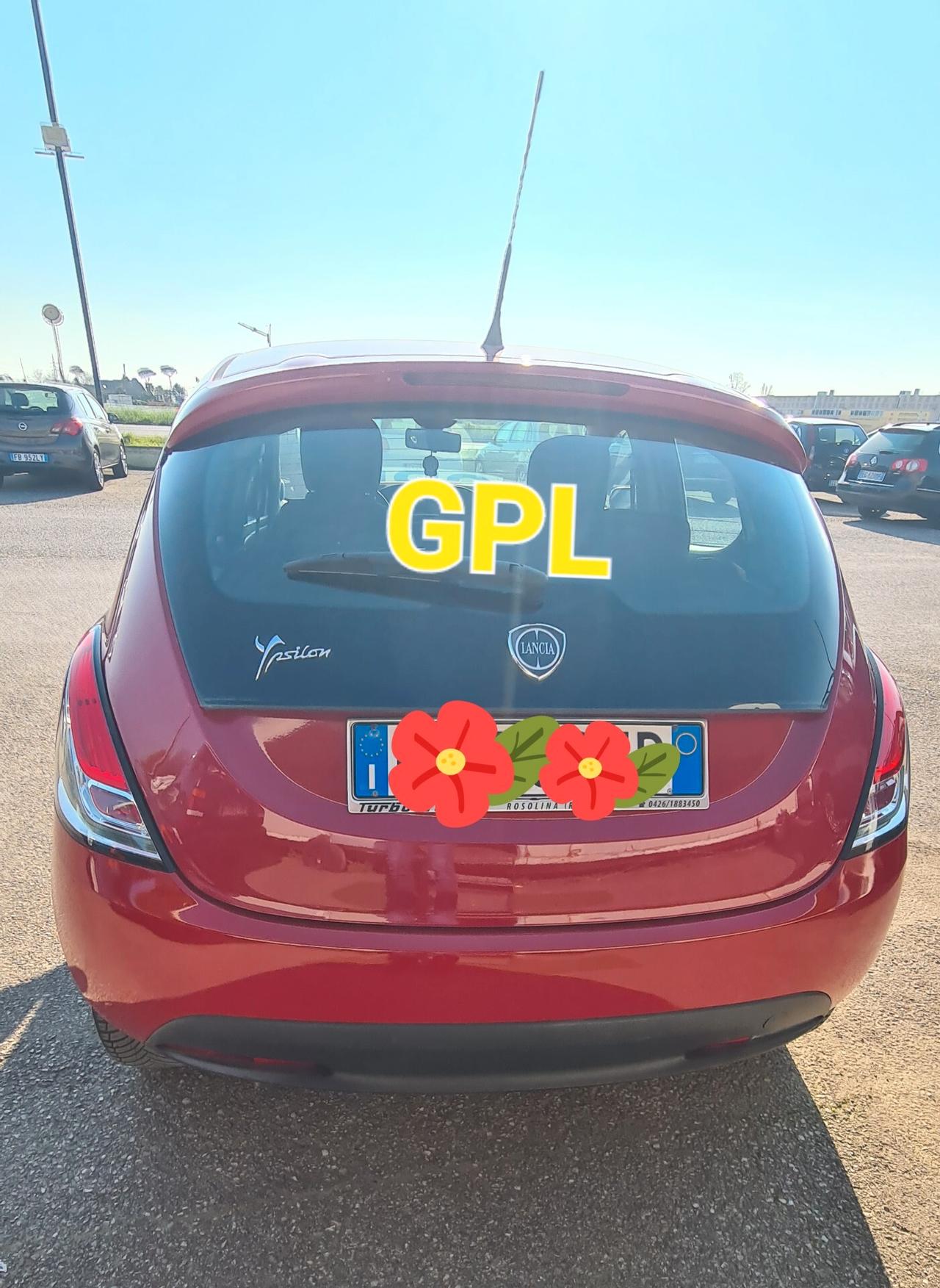 Lancia Ypsilon 1.2 69 CV 5 porte GPL Ecochic Silver