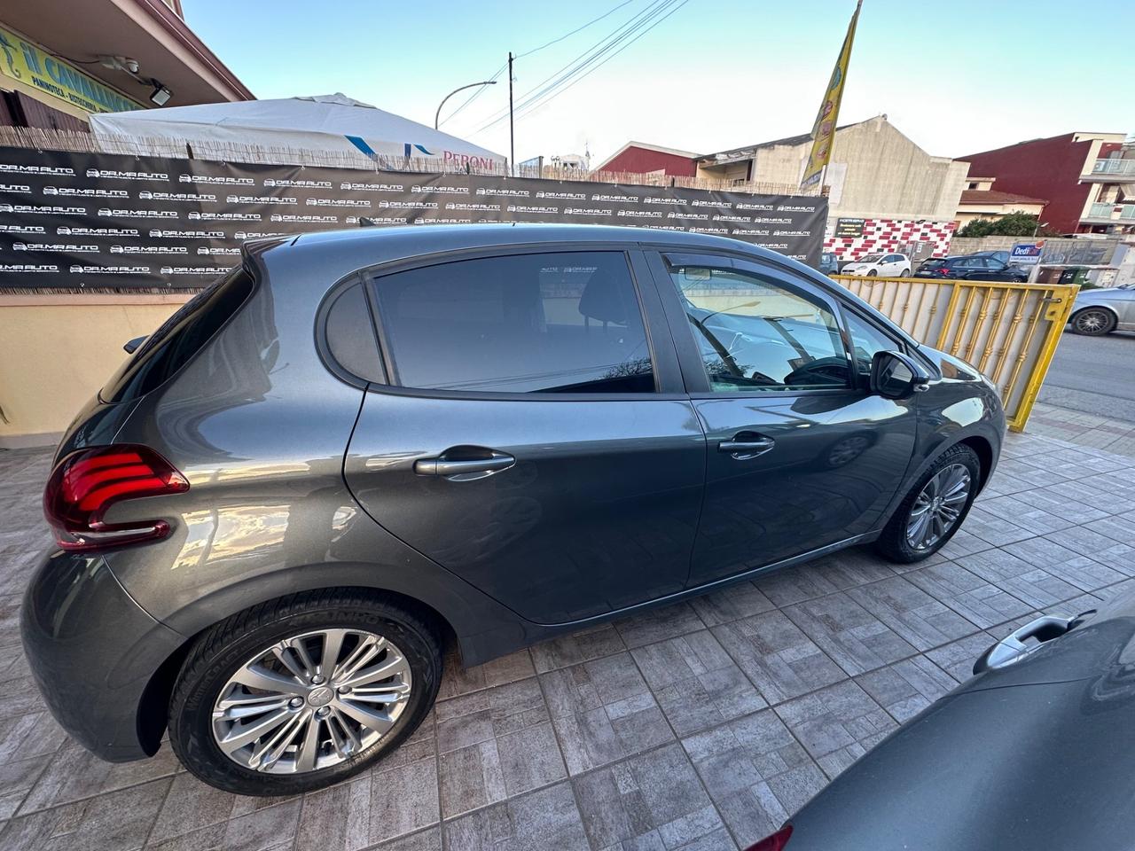 Peugeot 208 PureTech 82 5 porte Allure