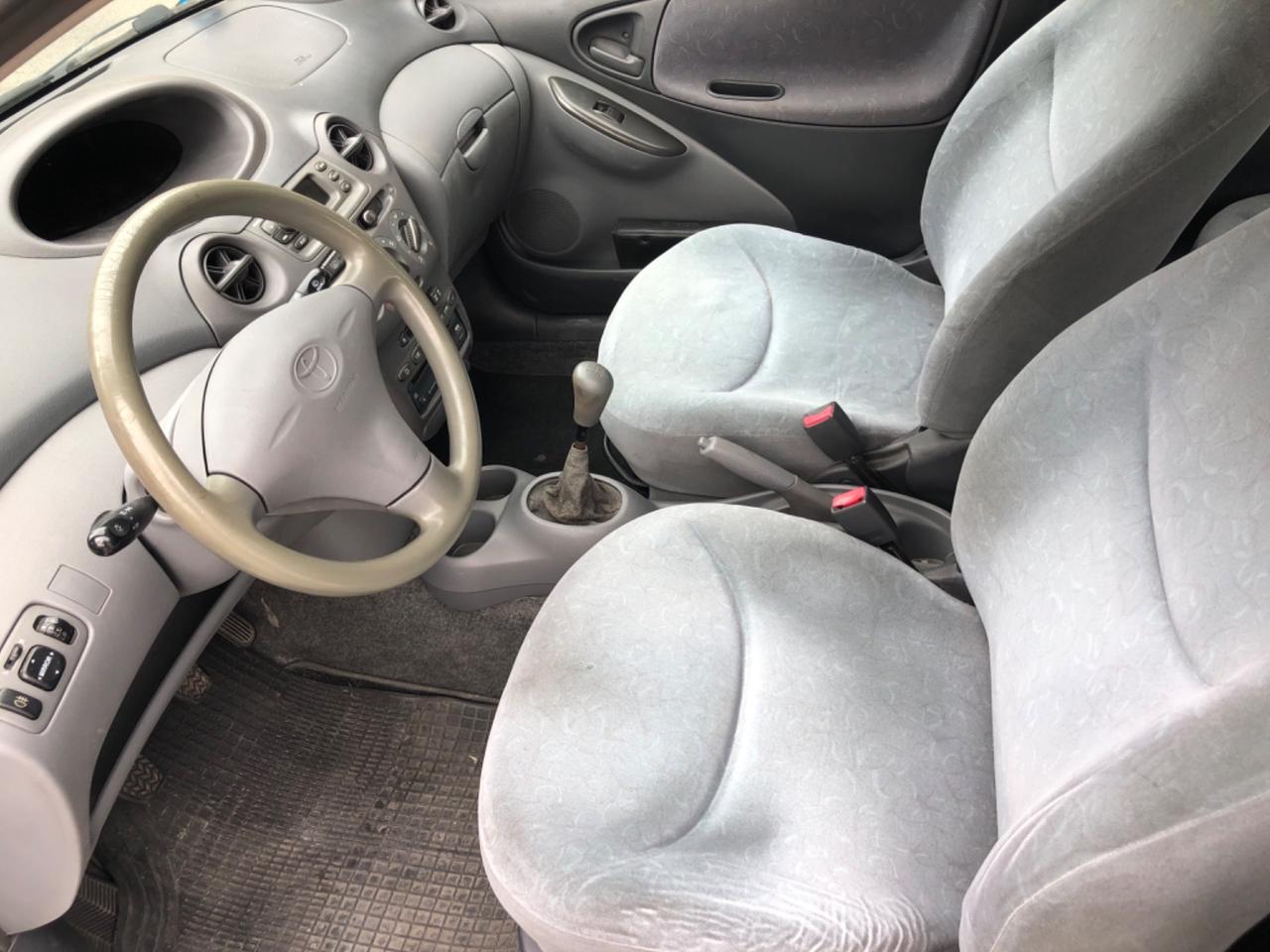 Toyota Yaris 1.0i benzina 3 porte Aria Condizionata