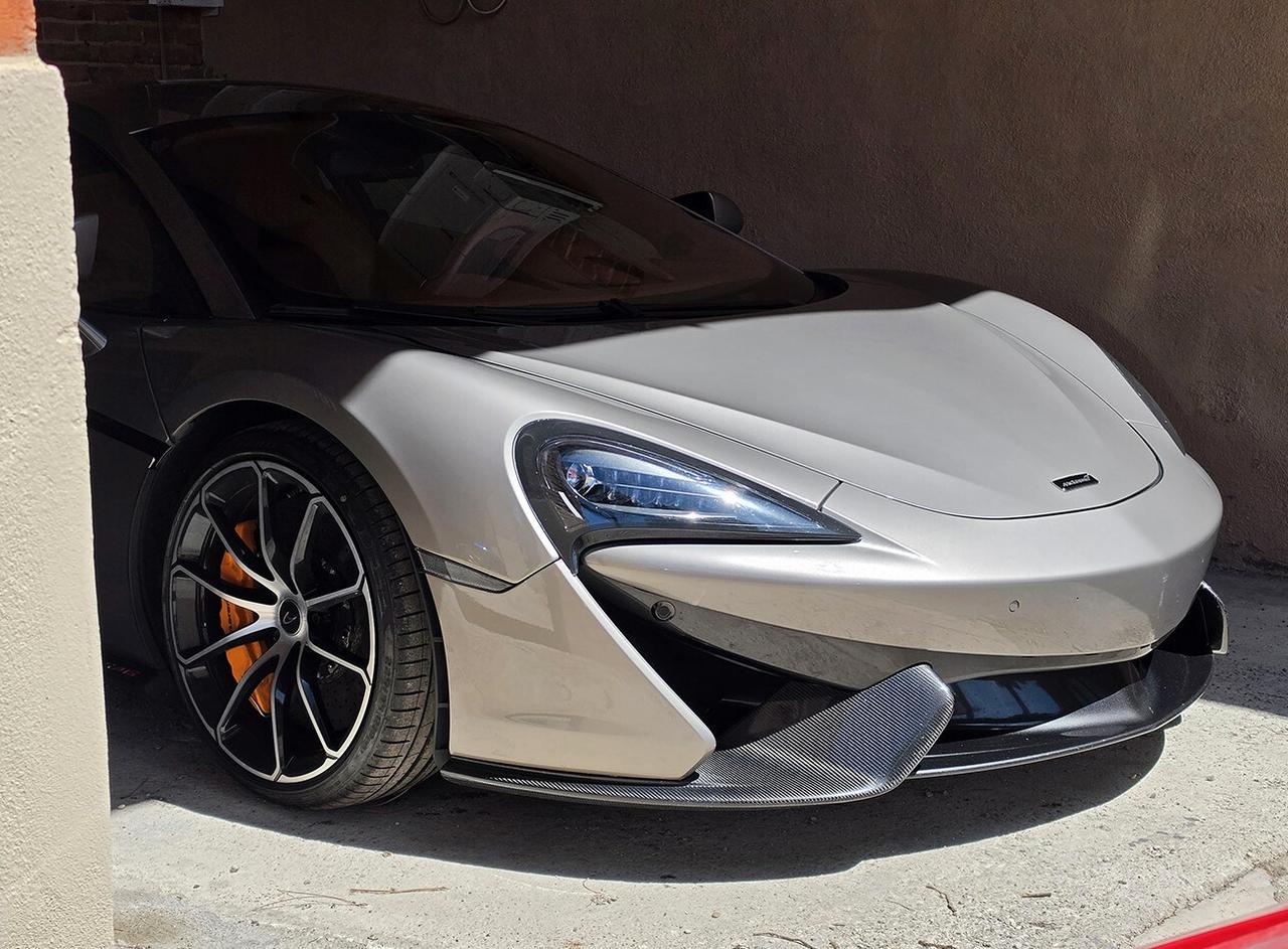 Mclaren 570S Coupe V8 3.8 570CV LUXURY PACK _ SERVICE BOOK COMPLETO MCLAREN UFFICIALE _ CERCHI 19" MSO (€8000) _ LIFT