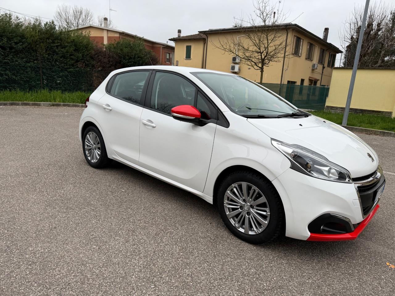 Peugeot 208 1.2 - NEOPATENTATI - 12 MESI DI GARANZIA -