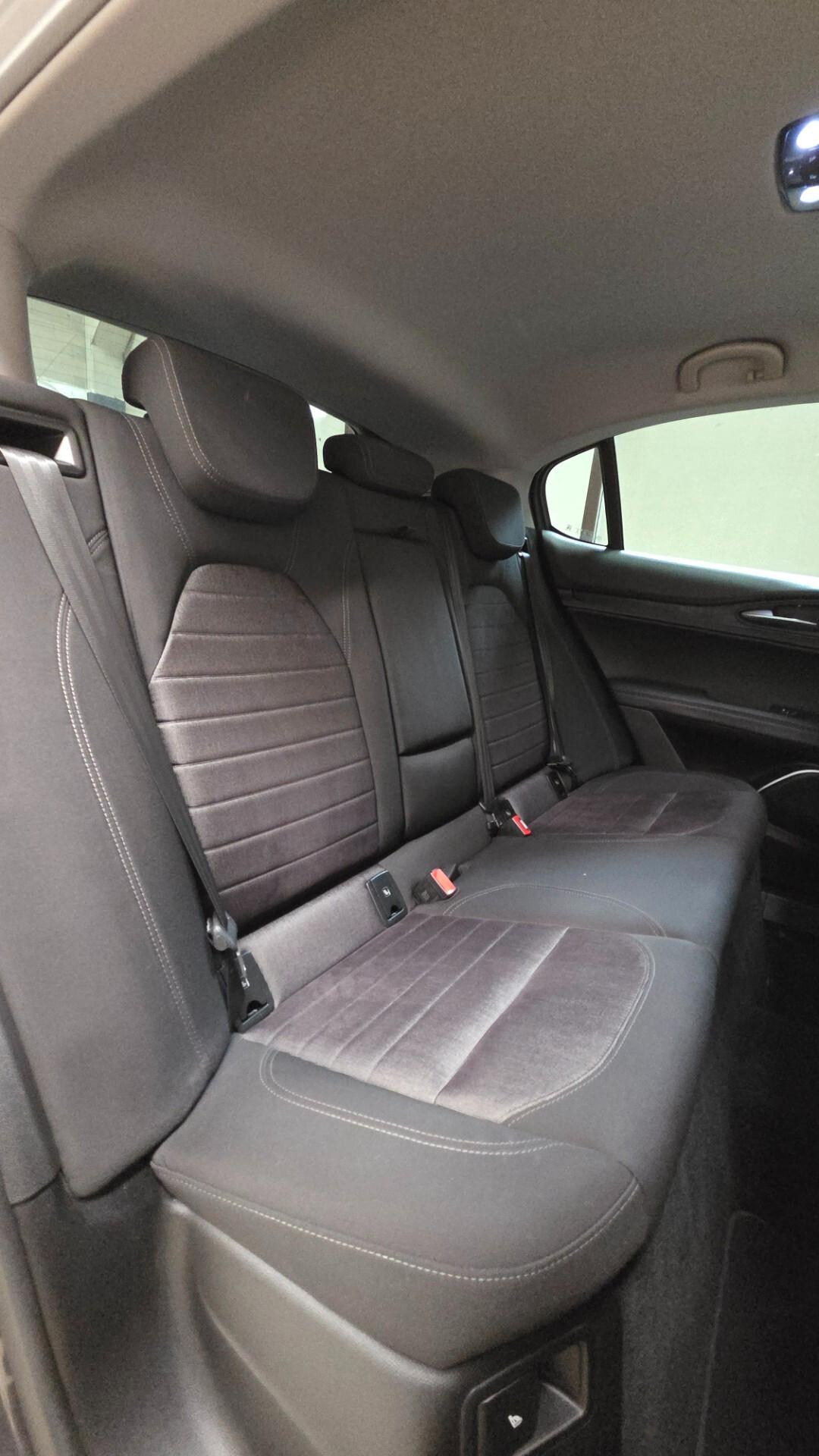 Alfa Romeo Stelvio 2.2 Turbodiesel 160 CV AT8 RWD Business