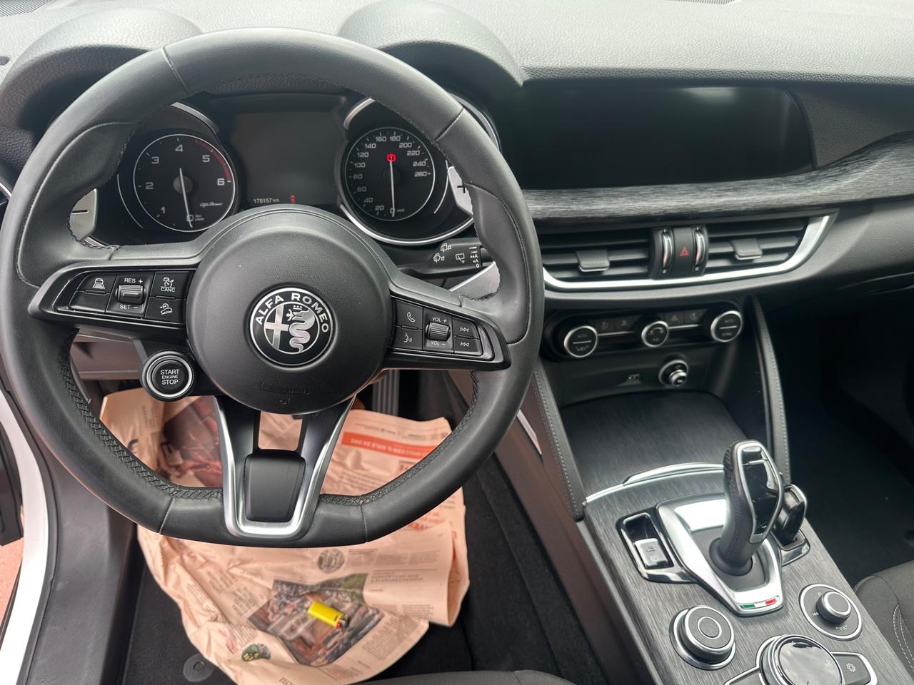 Alfa Romeo Stelvio 2.2 Turbodiesel 160 CV AT8 RWD
