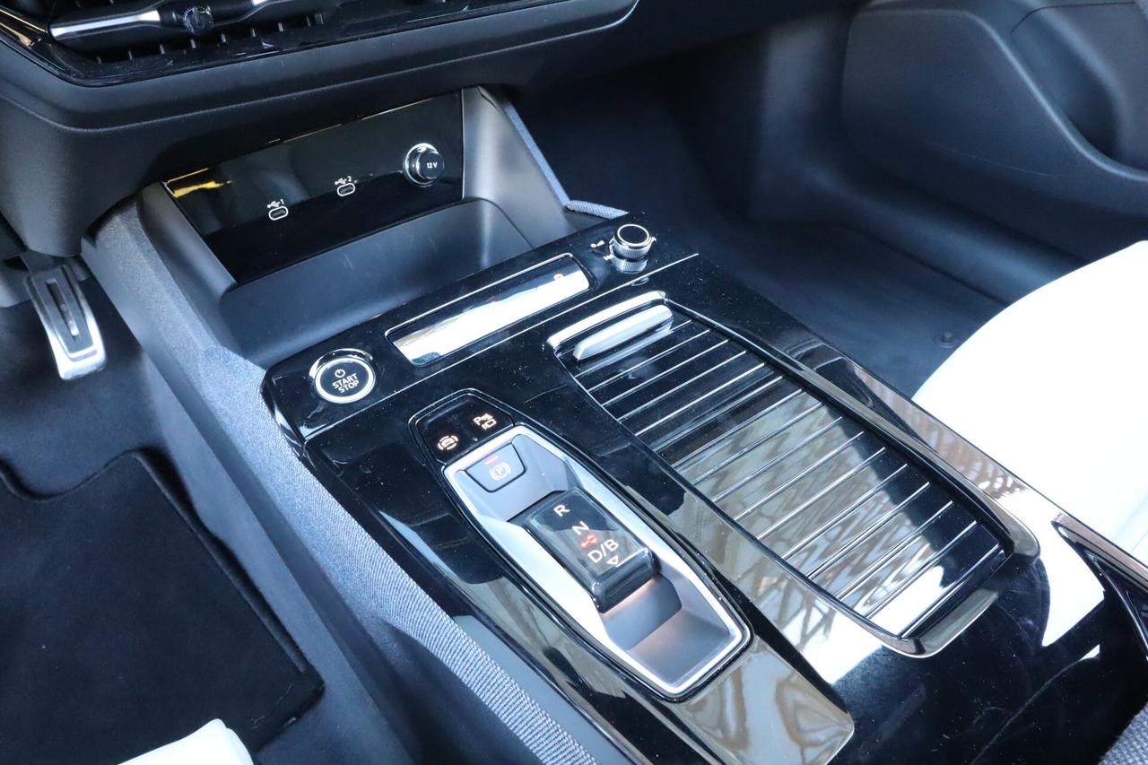 Audi A6 e-tron Avant Performance 367CV S-LINE MATRIX 360° 21"