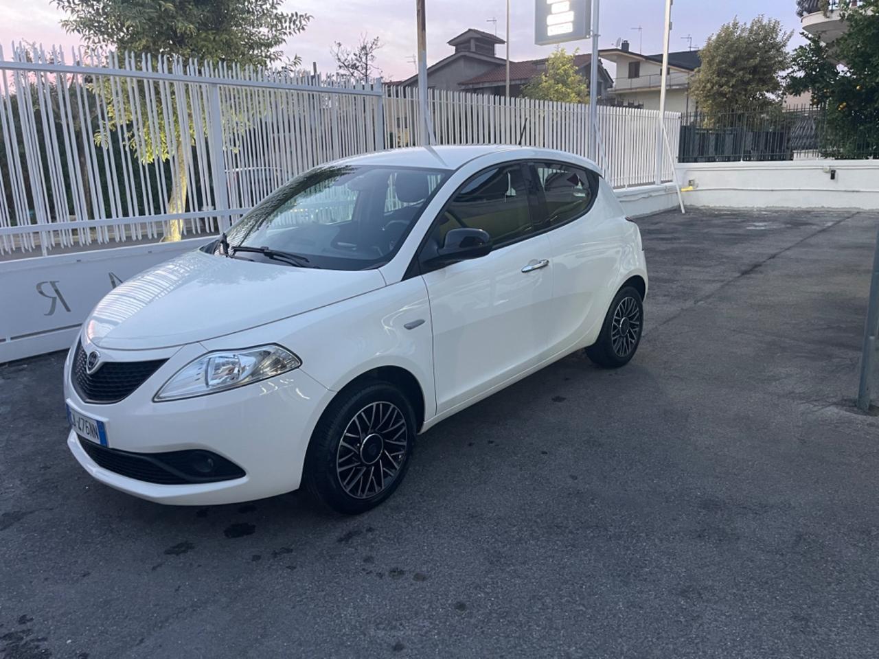 Lancia Ypsilon 1.2 69 CV 5 porte S&S Gold KM 78.000 CERTIFICATI!