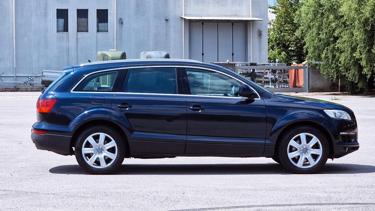 Audi Q7 3.0 V6 TDI 240 CV quattro 7 Posti