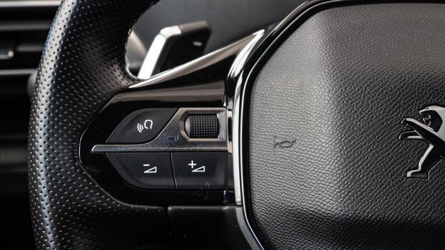 PEUGEOT 3008 BlueHDi 130 S&S EAT8 IVA UNIPRO