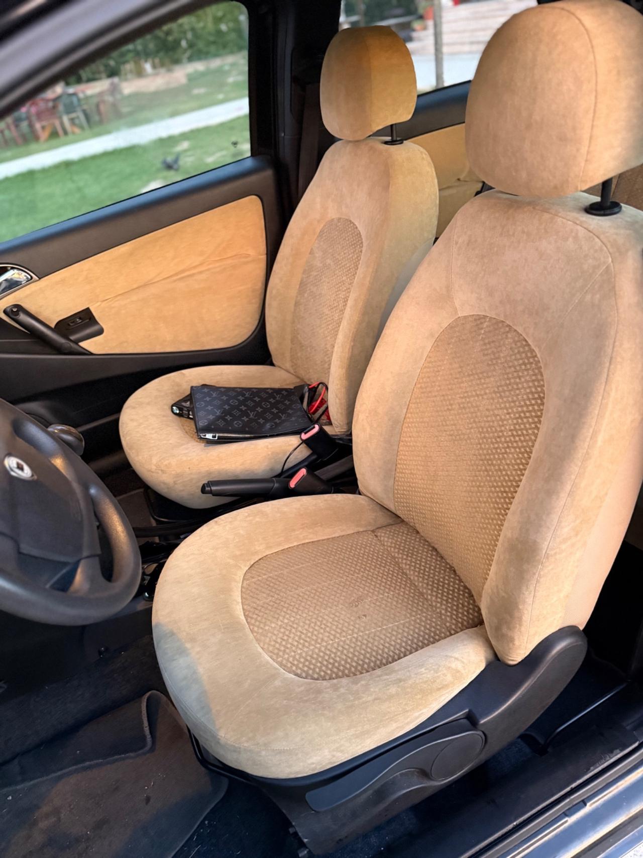 Lancia Ypsilon 1.4 16V Oro