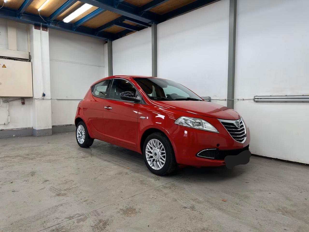 Lancia Ypsilon 1.2 69 CV 5 porte Platinum Ok neo patentati