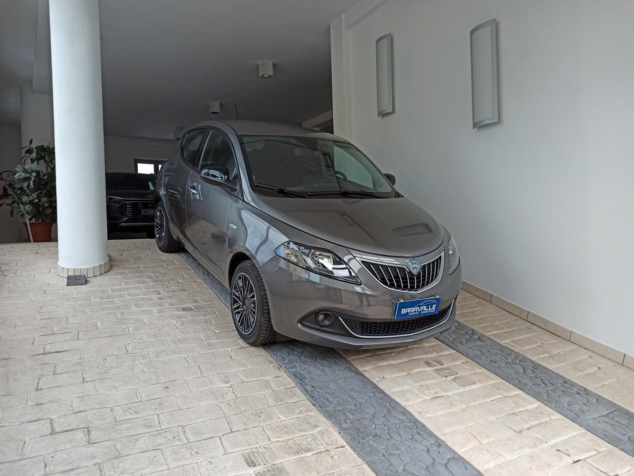 Lancia Ypsilon 1.0 FireFly 5 porte S&S Hybrid Silver
