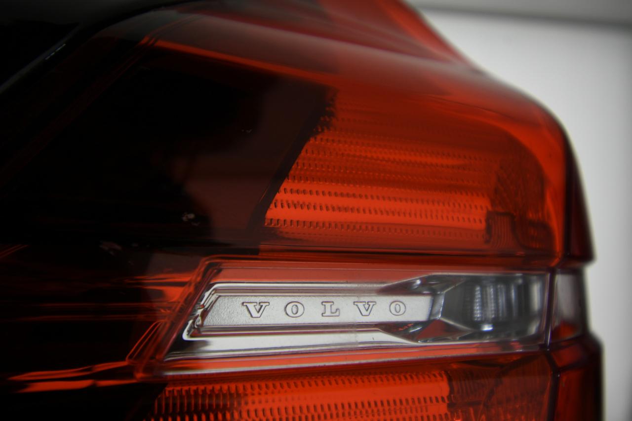 VOLVO XC60 2.0 b4 Momentum Pro awd auto CAMERA+C18"