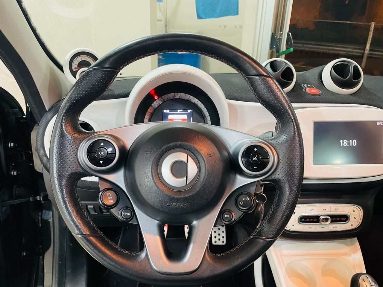 Smart ForFour 70 1.0 Cabrio Black Passion