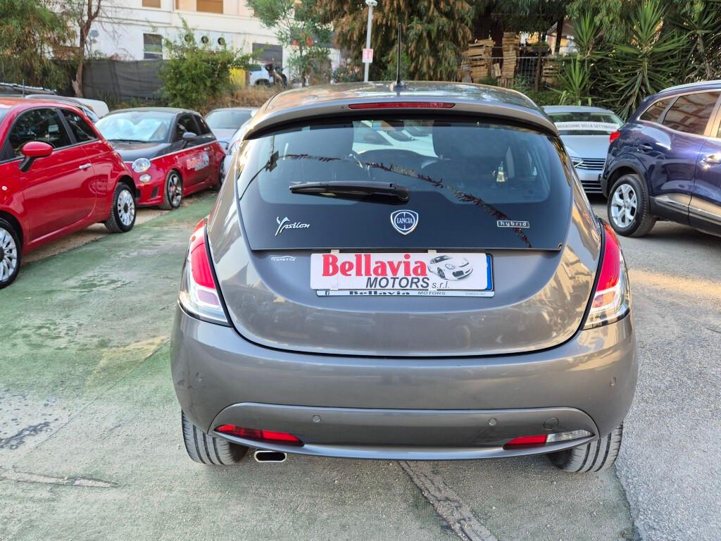 Lancia Ypsilon 1.0 Hybrid Ecochic Gold