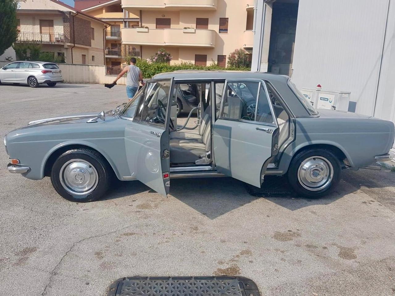 Lancia Flavia 200