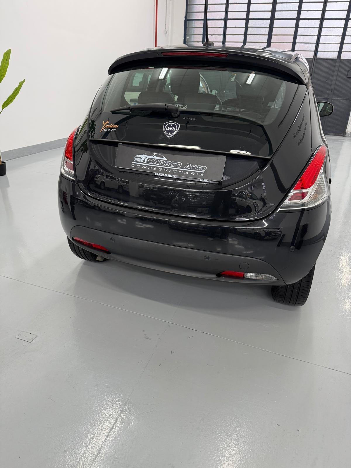 Lancia Ypsilon 1.2 69 CV 5 porte S&S Black and Noir