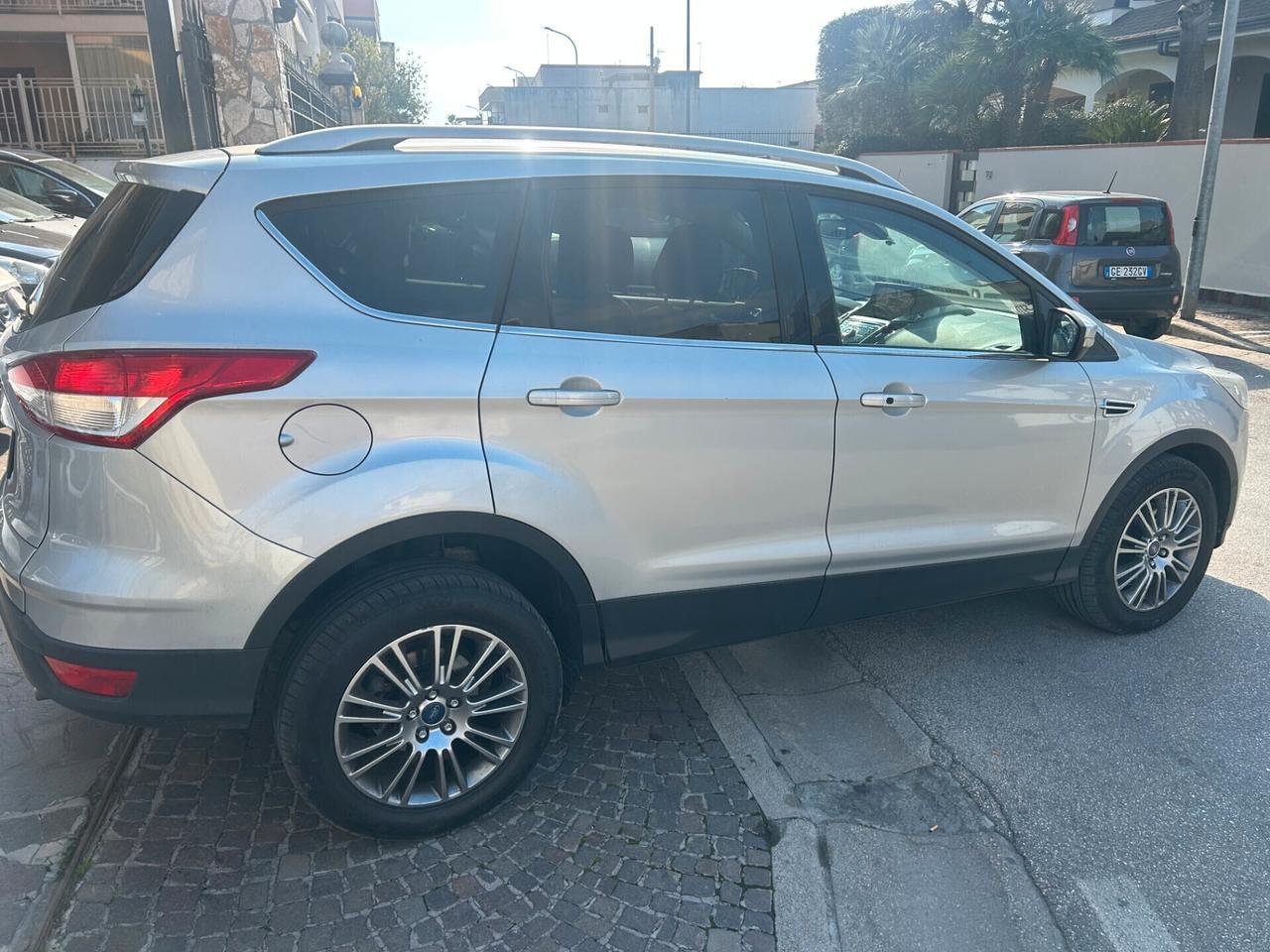 Ford Kuga 2.0 TDCI 140 CV 4WD Powershift Titanium