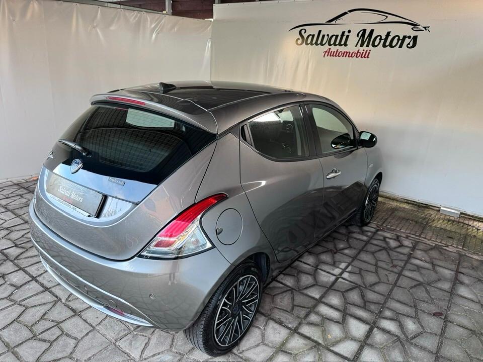 Lancia Ypsilon 1.0 FireFly 5 porte S&S Hybrid Ecochic Gold