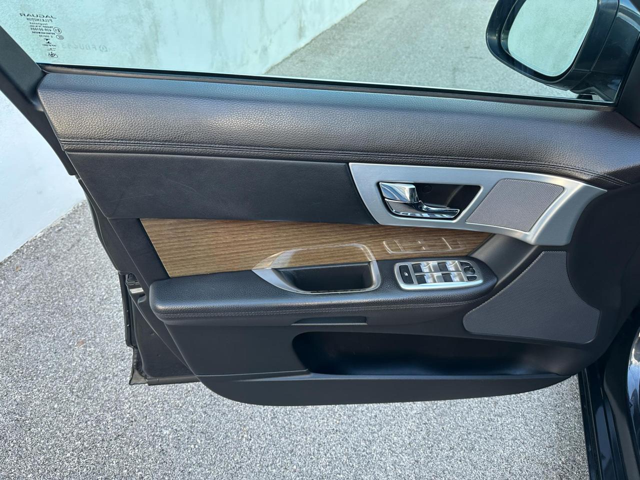 Jaguar XF Berlina XF 2.2d Luxury 200cv auto