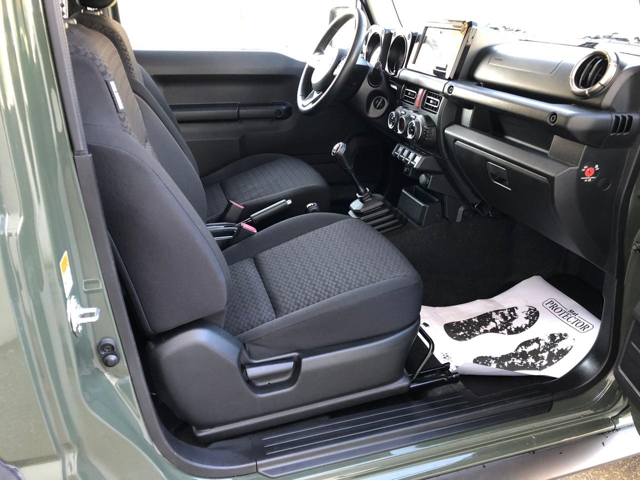 Suzuki Jimny 1.5 5MT Top