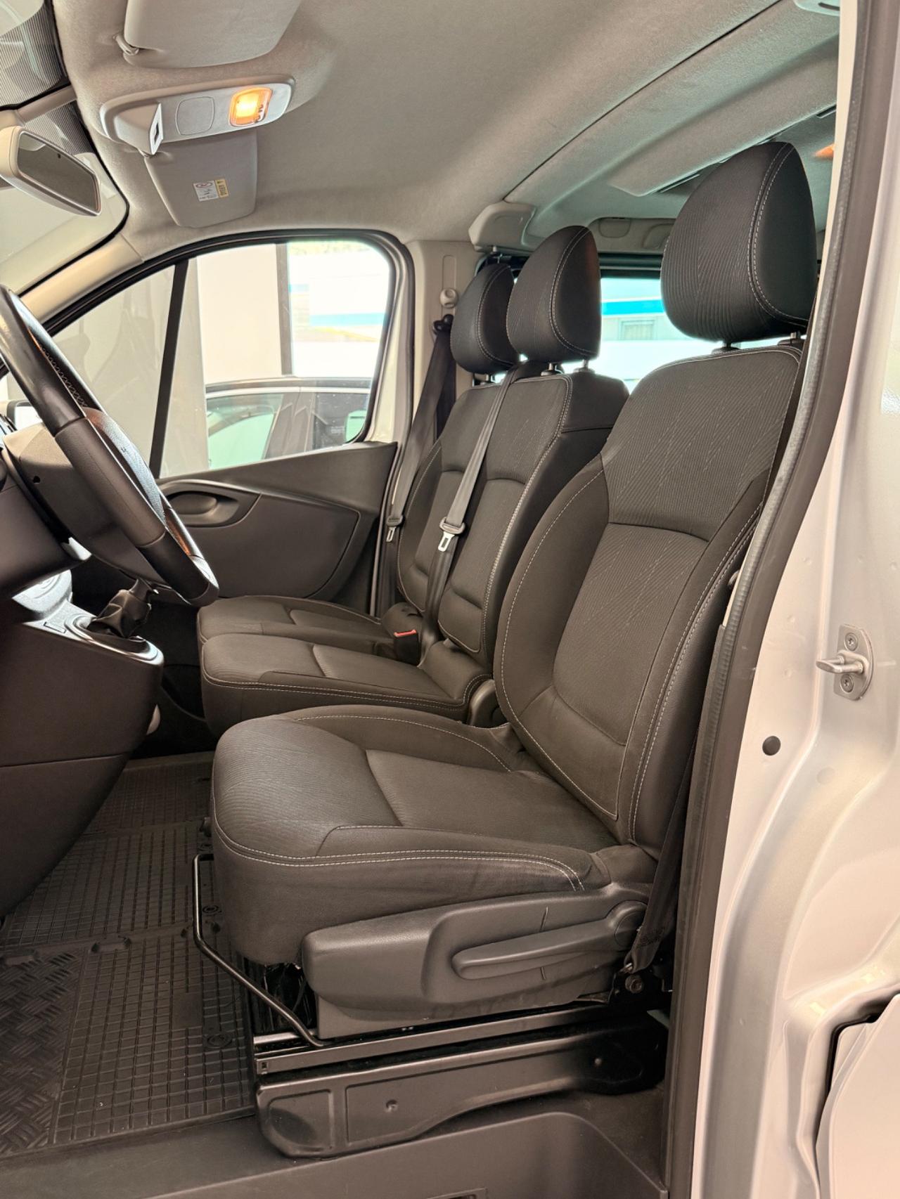 Renault Trafic 2.0 dci 9 Posti + Gancio