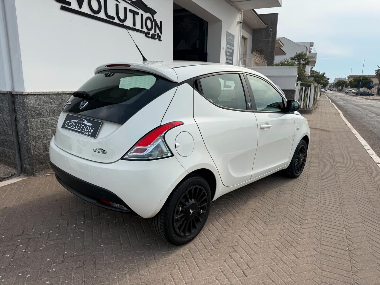 Lancia Ypsilon 1.2 69 CV 5 porte GPL Ecochic Gold