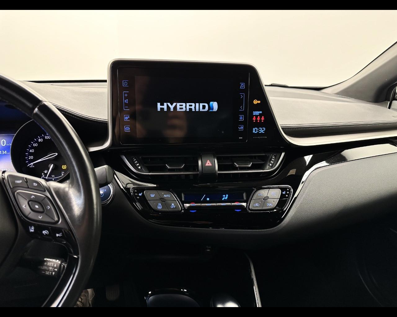 TOYOTA C-HR 1.8 Hybrid E-CVT Dynamic