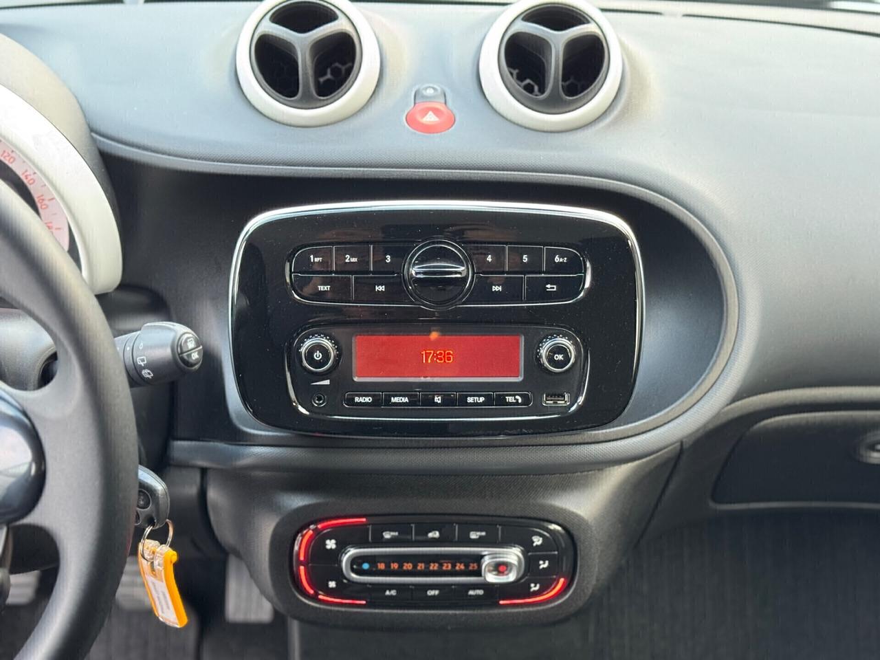 Smart ForFour 70 1.0 Youngster Neopatentati !