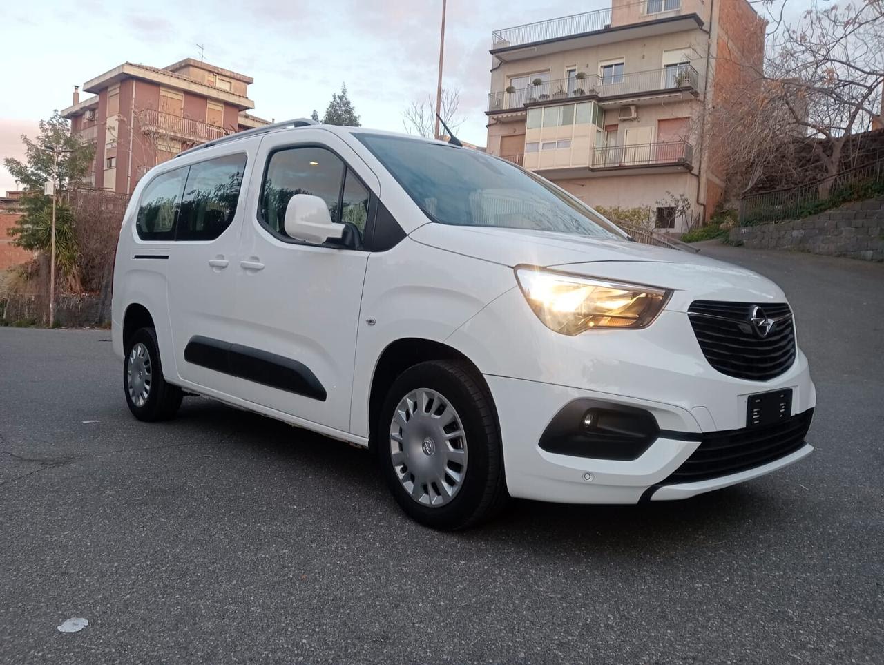 Opel Combo Life Opel Combo Life pianale ribassato con rampa disabili in carrozzina