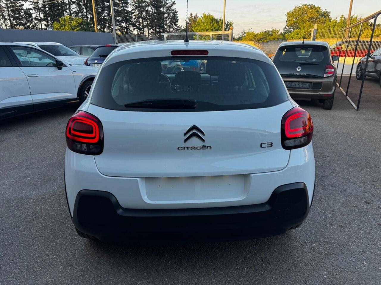 C3 BlueHDi 100 S&S Feel Navi Airbump castelletto 8