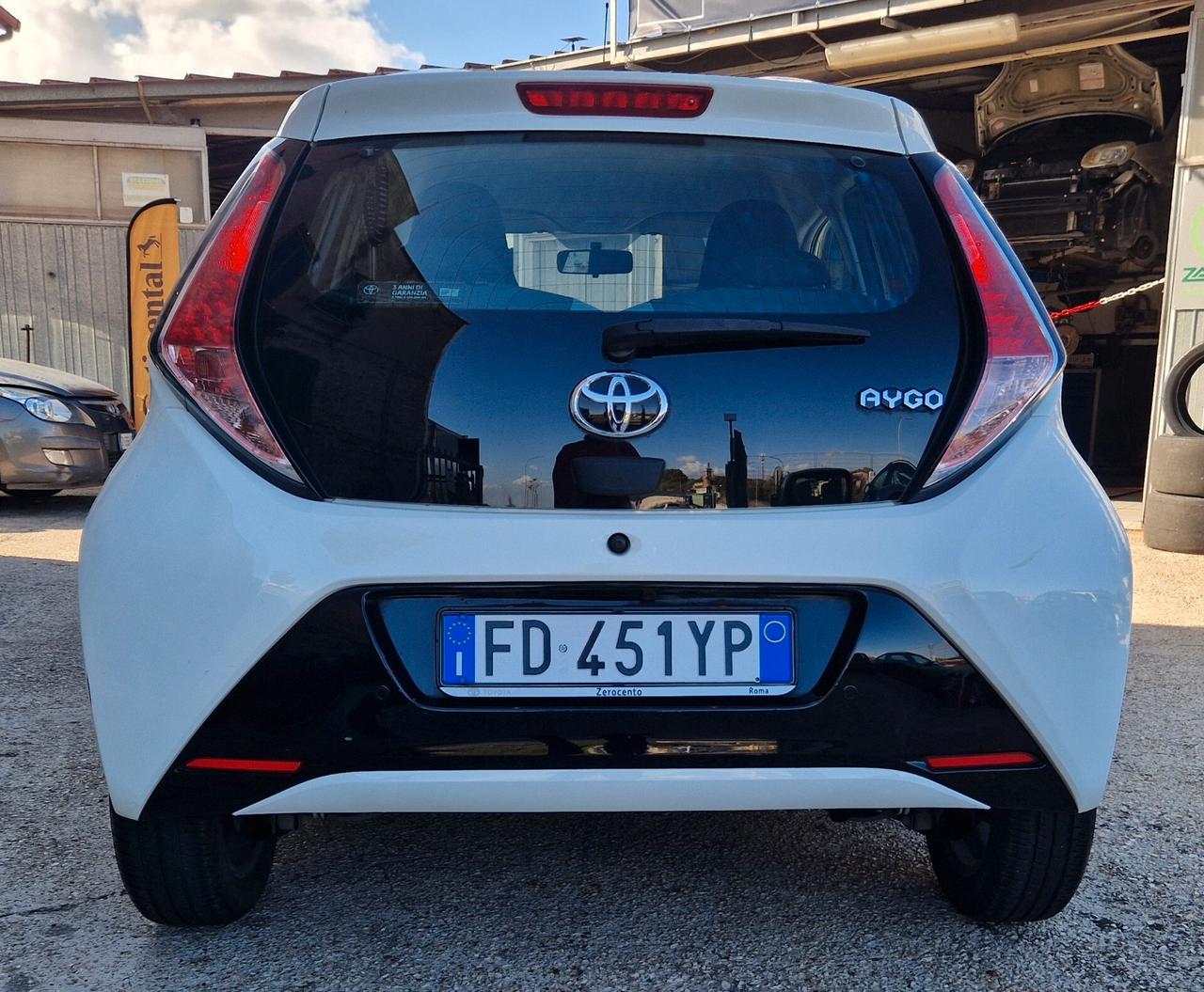 Toyota Aygo 1.0 VVT-i 69 CV 5 porte x-clusiv