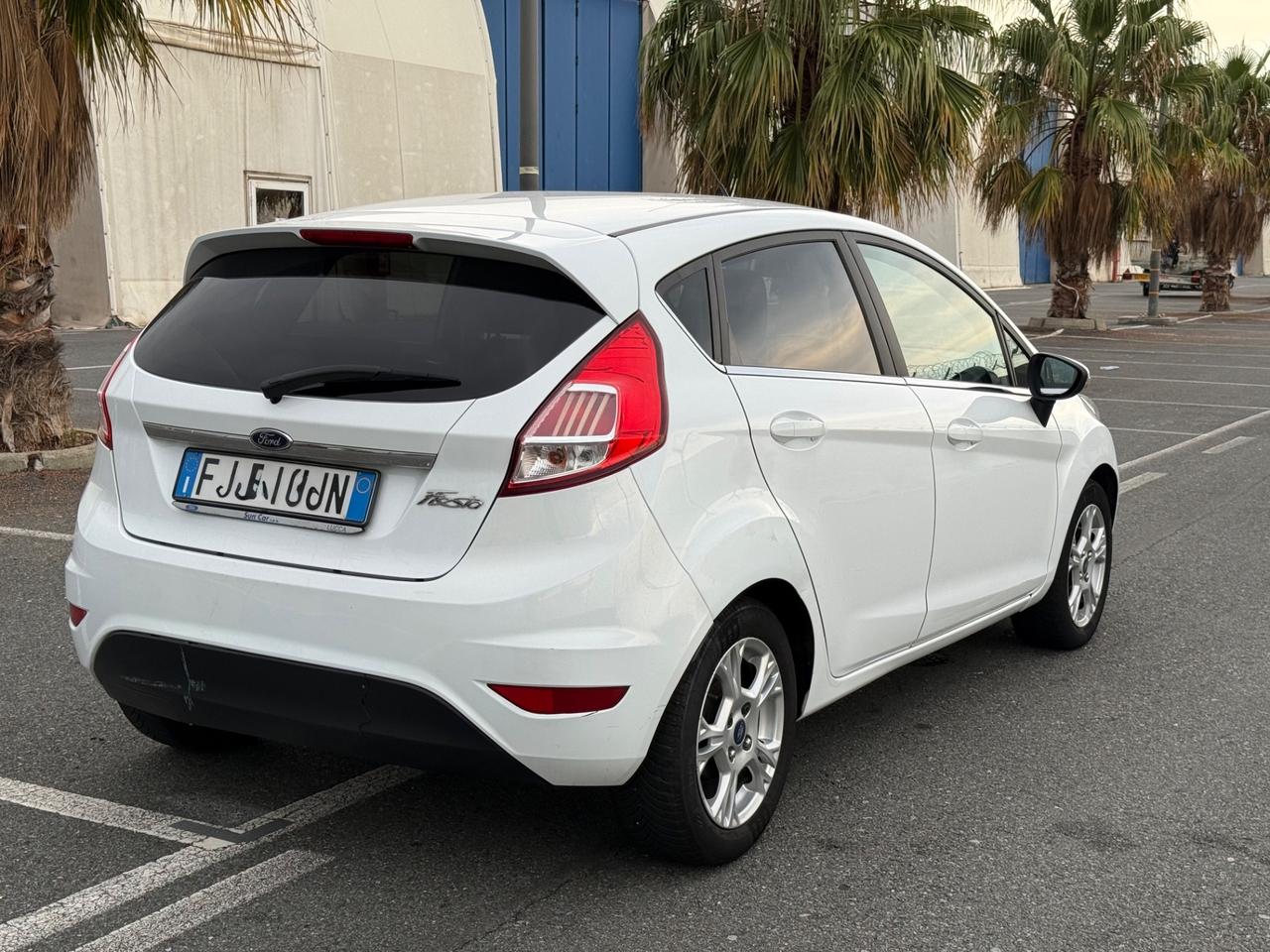 Ford Fiesta 1.5 TDCi 75CV - TITANIUM-FULL