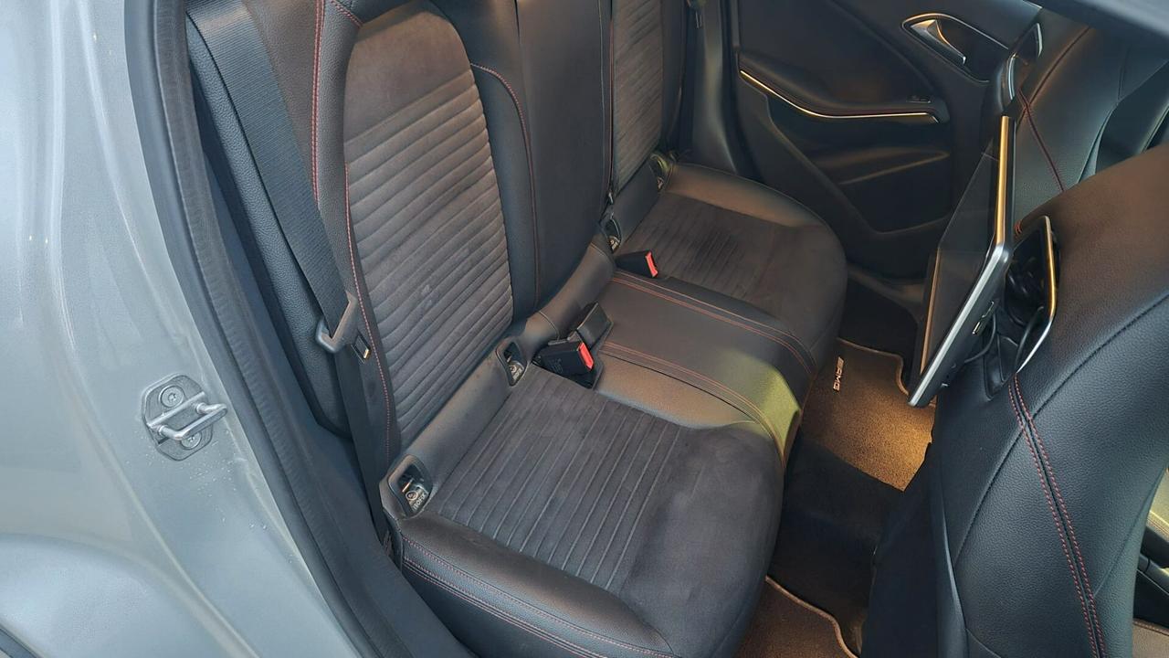 Mercedes-benz CLA 180 d Premium