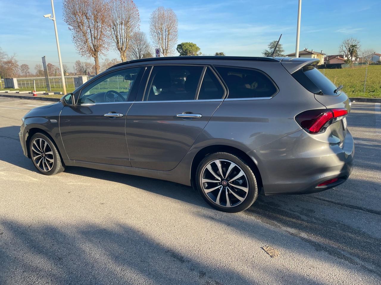 Fiat Tipo 1.6 Mjt anno 2017 navi pronta al uso