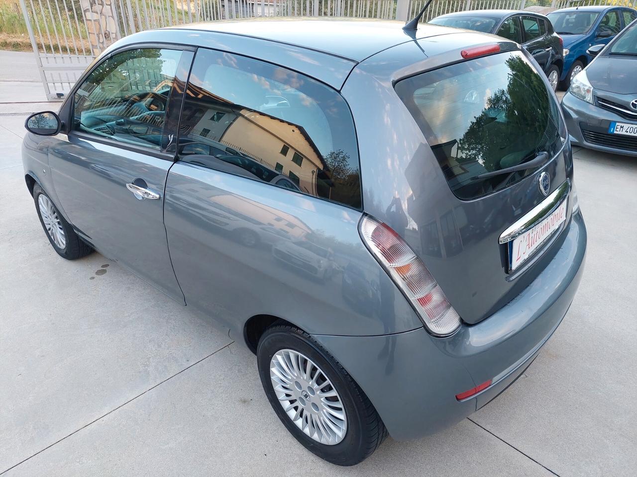 Lancia Ypsilon 1.3 MJT 75 CV Argento