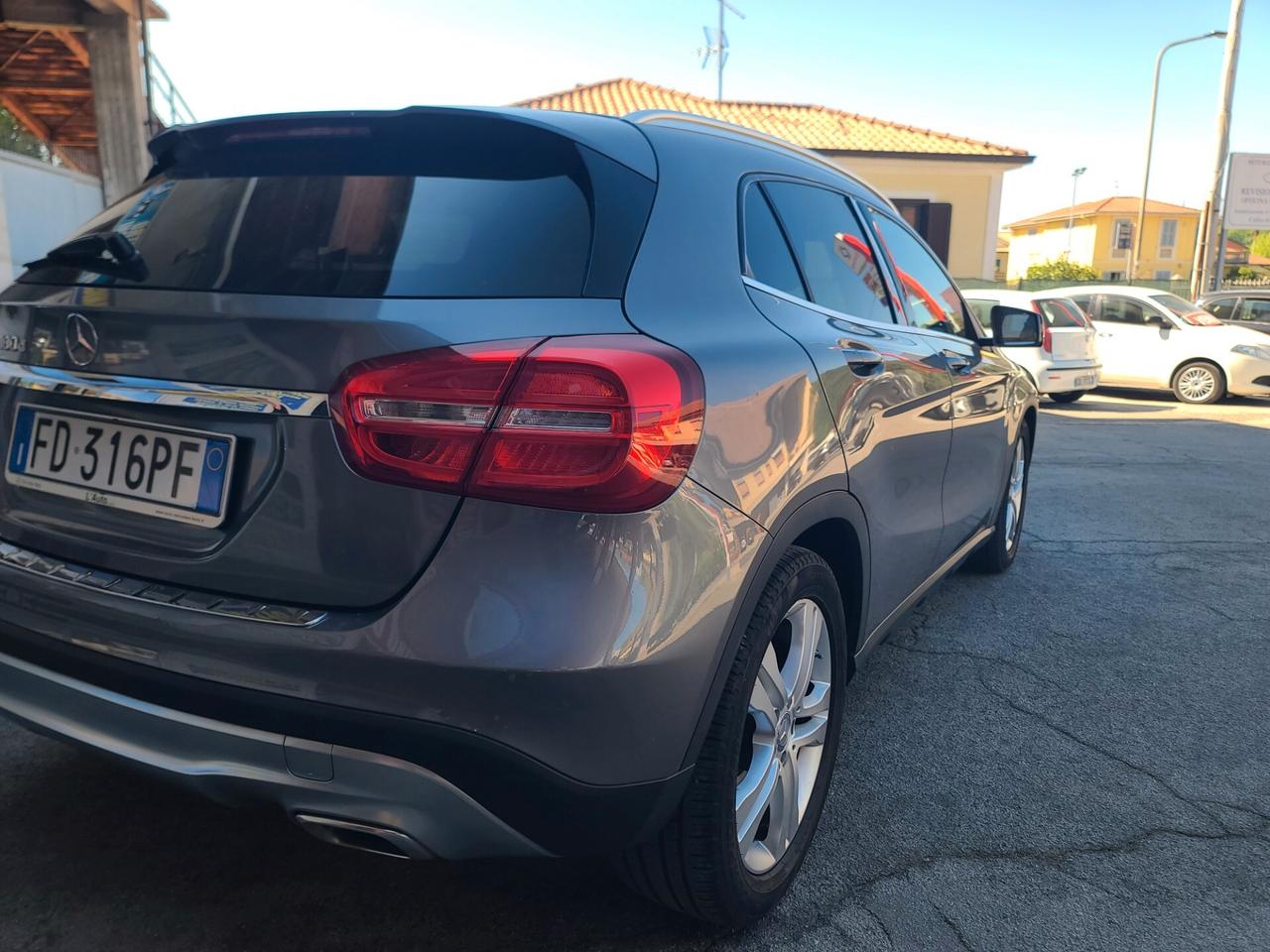 Mercedes-benz GLA 180 d Automatic Premium 2016 PROMO