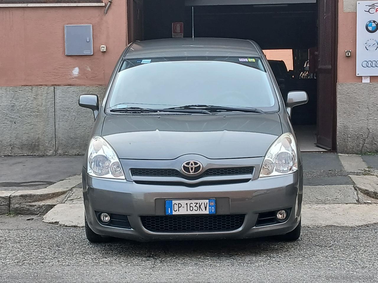 TOYOTA Corolla Verso 2.0 16V D-4D Sol