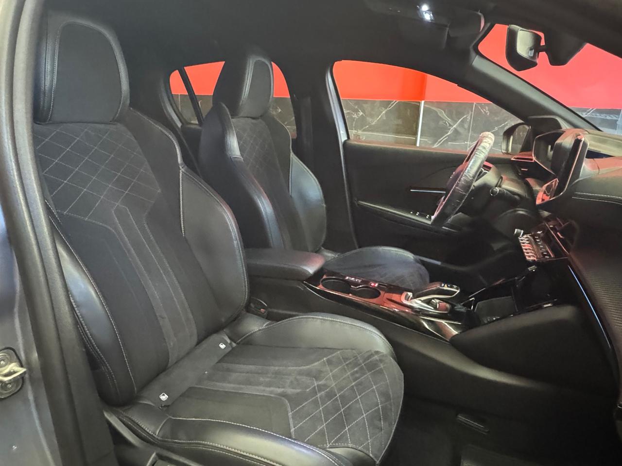 Peugeot 208 motore elettrico 136 CV 5 porte GT Pack